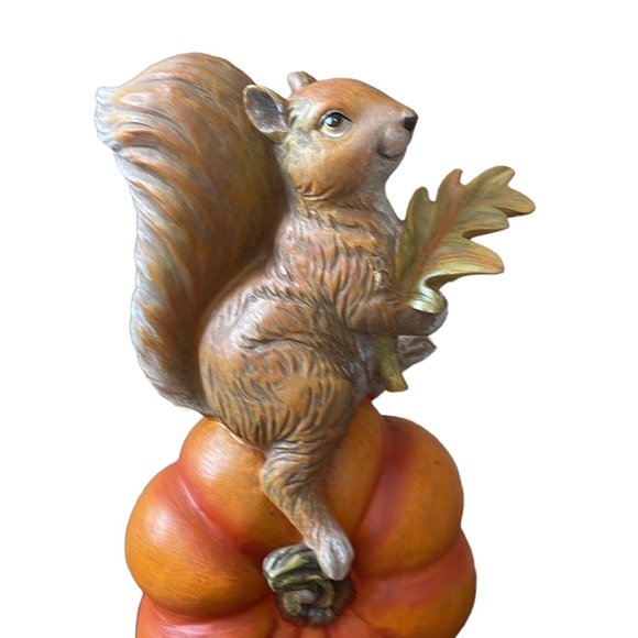 Fall Home Decor Pumpkin Figurine Squirrel Tabletop New - Picture 6 of 6